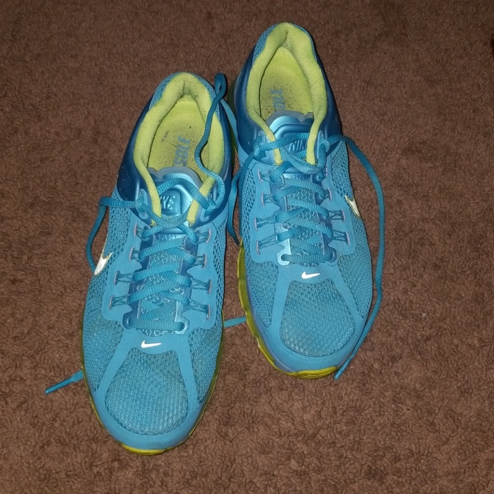 Nike Air Max Athletic Shoes